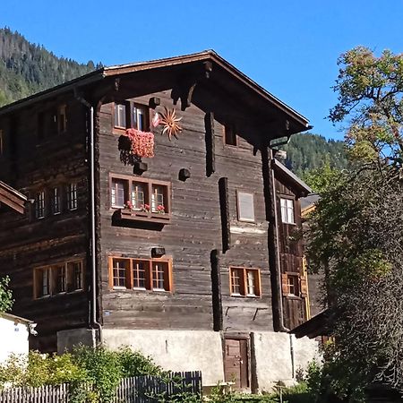 Heimeliges Walliserhaus Fiesch Eksteriør billede