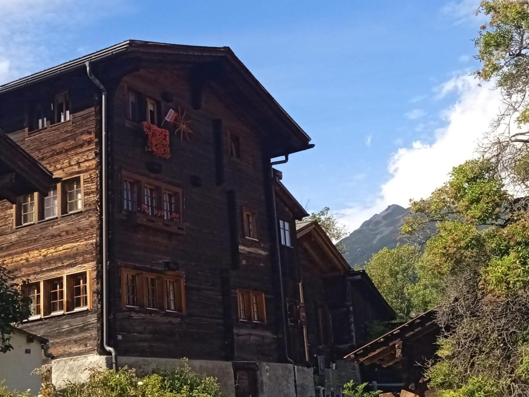 Heimeliges Walliserhaus Fiesch Eksteriør billede
