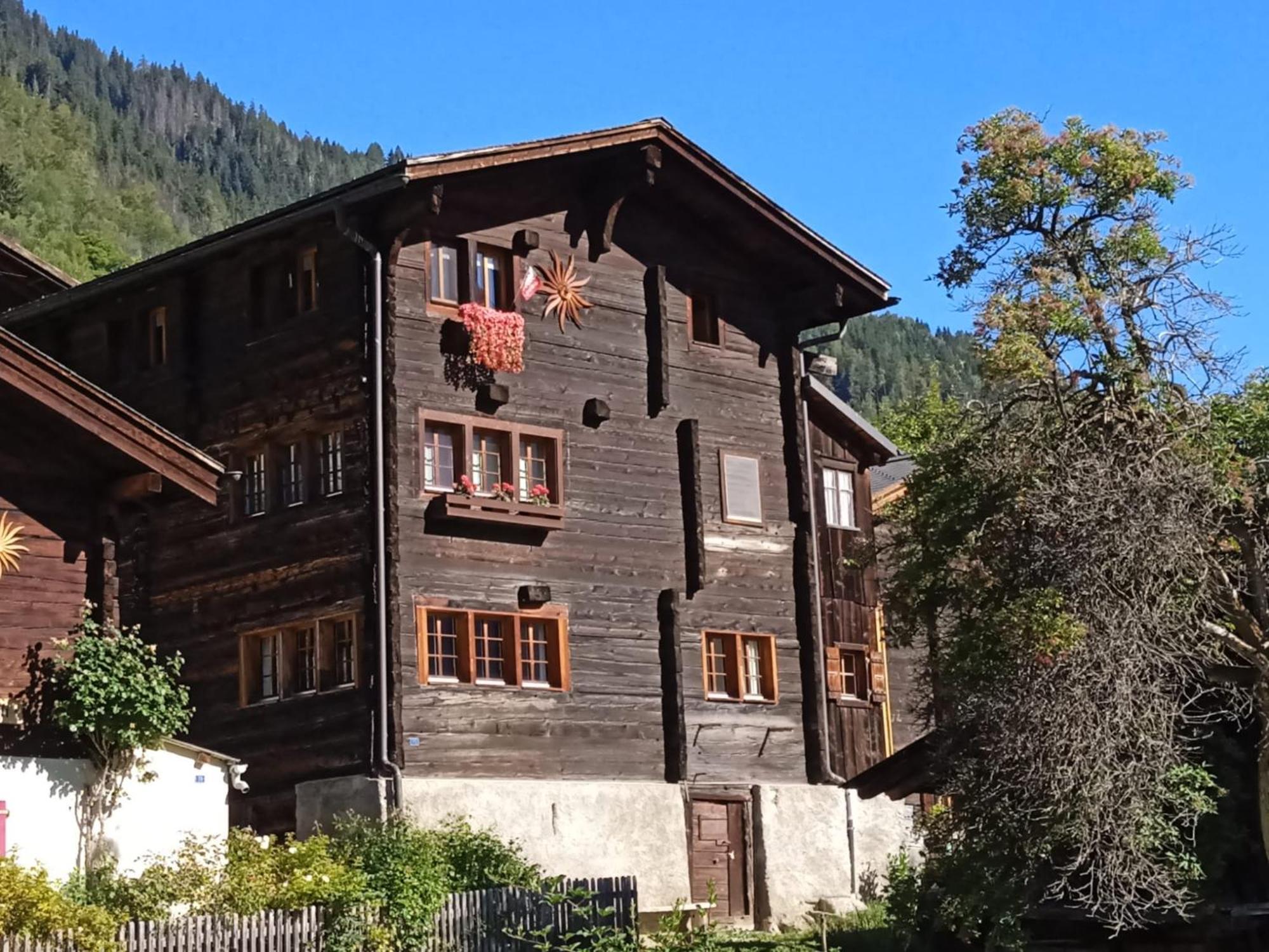 Heimeliges Walliserhaus Fiesch Eksteriør billede